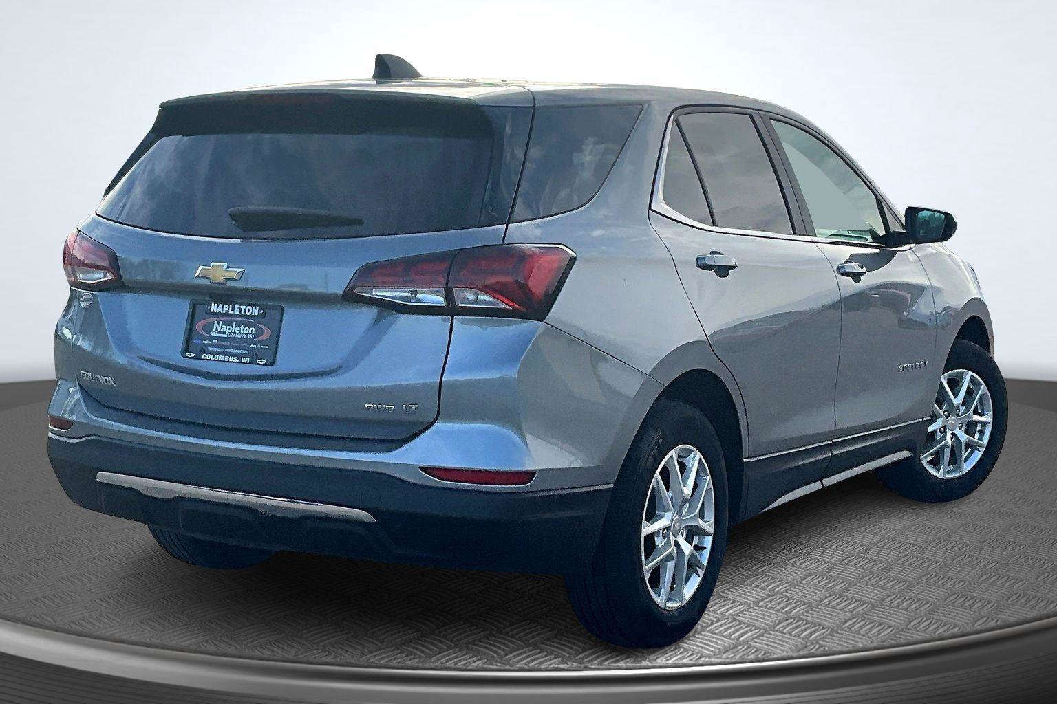 Used 2023 Chevrolet Equinox LT image 2