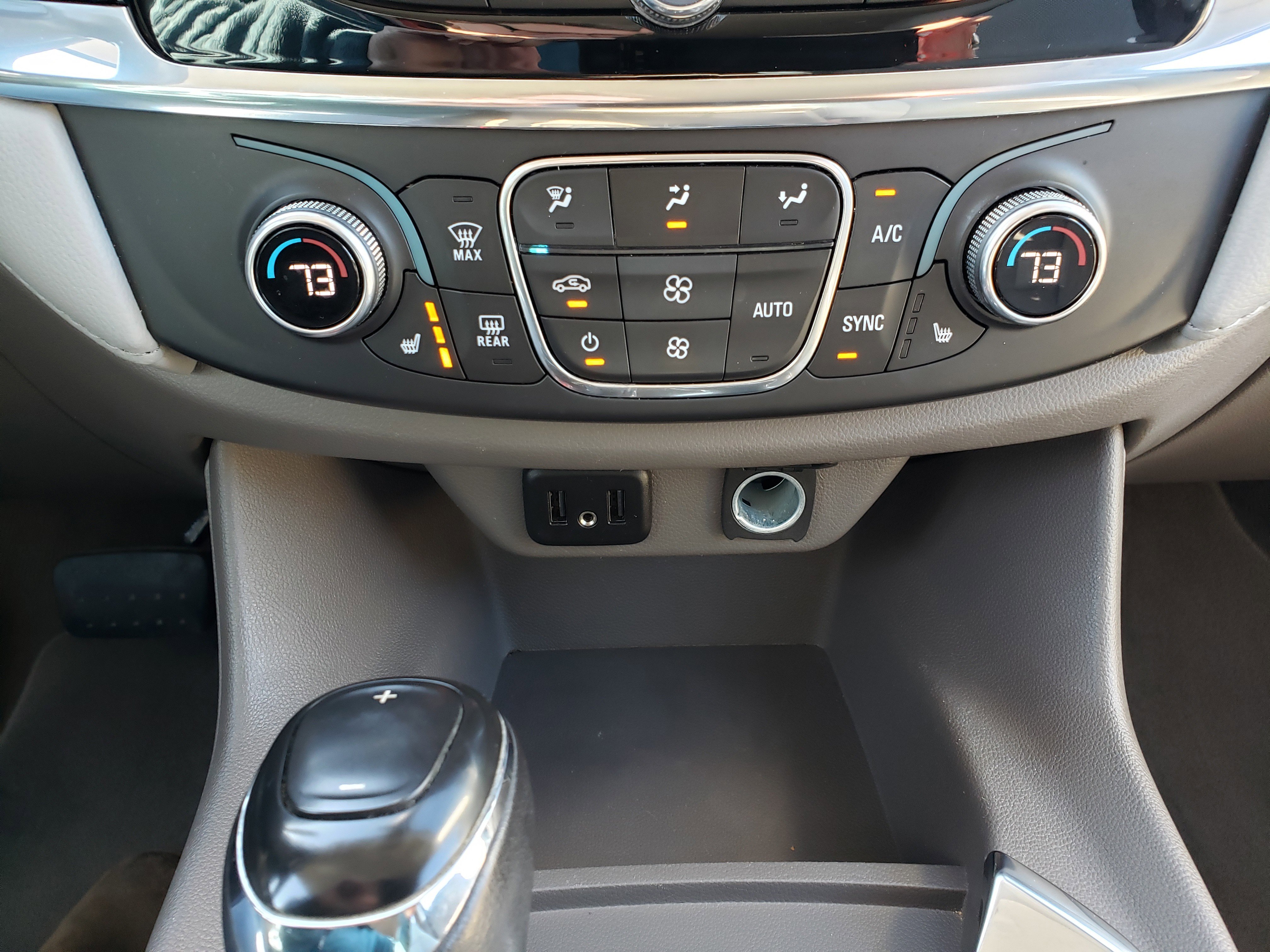 Used 2020 Chevrolet Traverse LT image 23