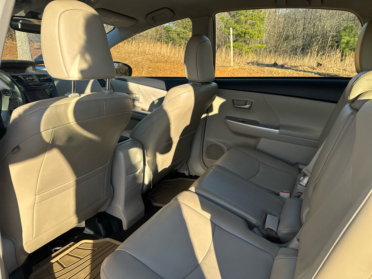 Used 2014 Toyota Prius V Four image 17