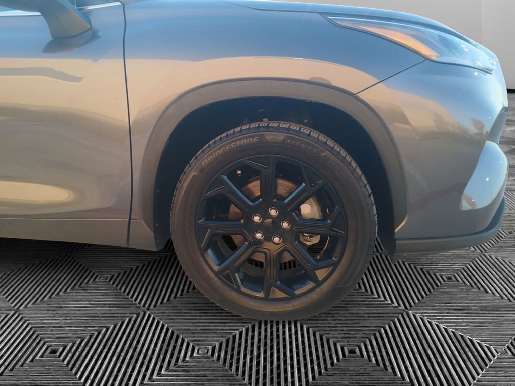 Used 2023 Toyota Highlander L image 9