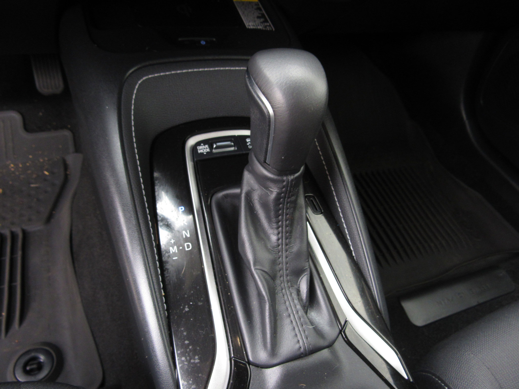 Used 2025 Toyota Corolla SE w/ SE Package image 19