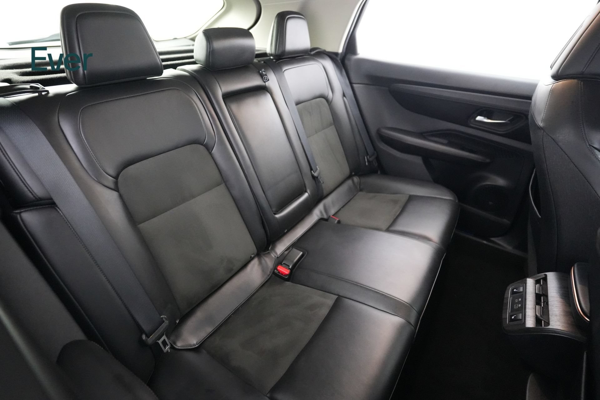 Used 2024 Nissan Ariya AWD image 5