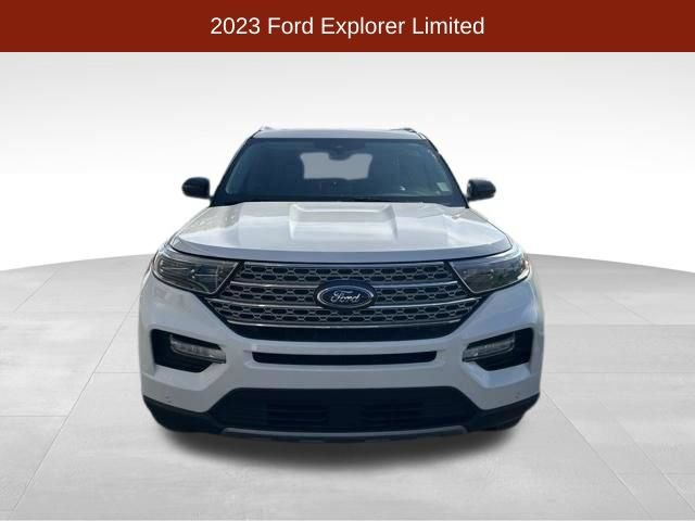 Used 2023 Ford Explorer Limited w/ Limited Technology Package AWD/4WD image 2