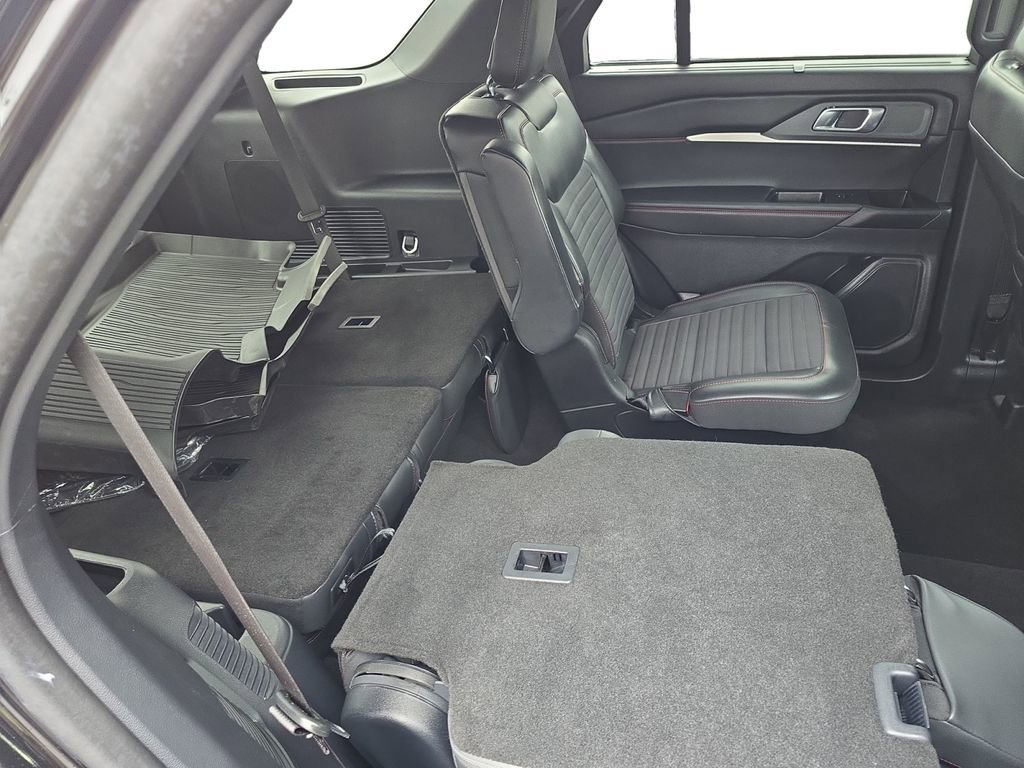 Used 2025 Ford Explorer ST-Line w/ Premium Package image 21