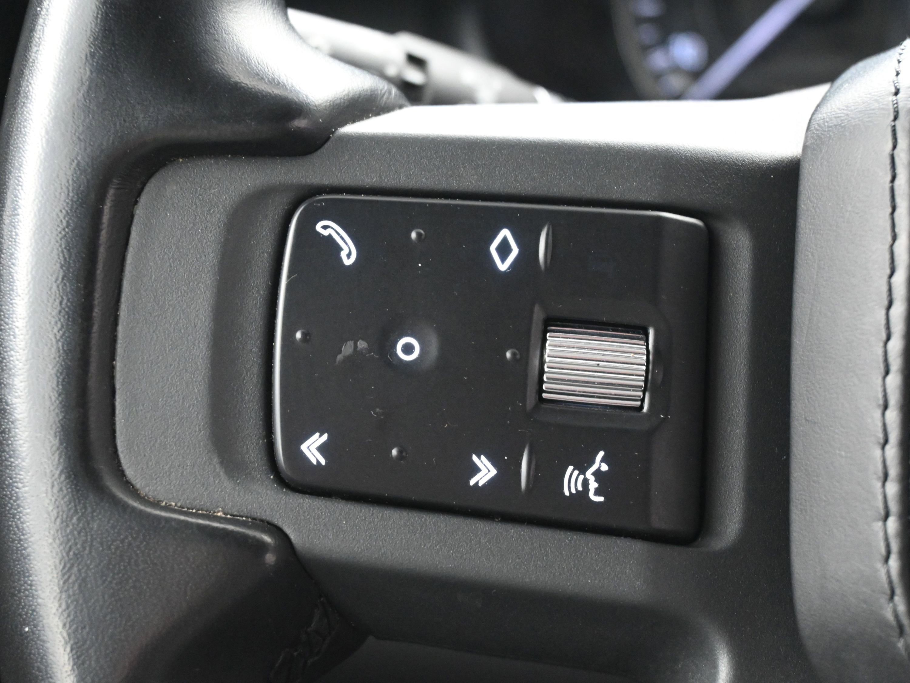 Used 2023 Land Rover Defender 110 X-Dynamic SE image 21