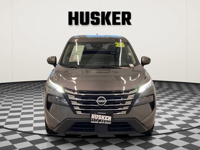 Used 2025 Nissan Rogue SV AWD/4WD image 3