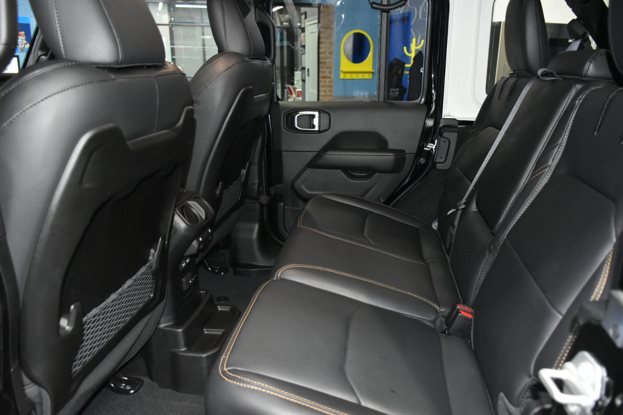 Used 2024 Jeep Wrangler Unlimited Sahara w/ Technology Group image 31