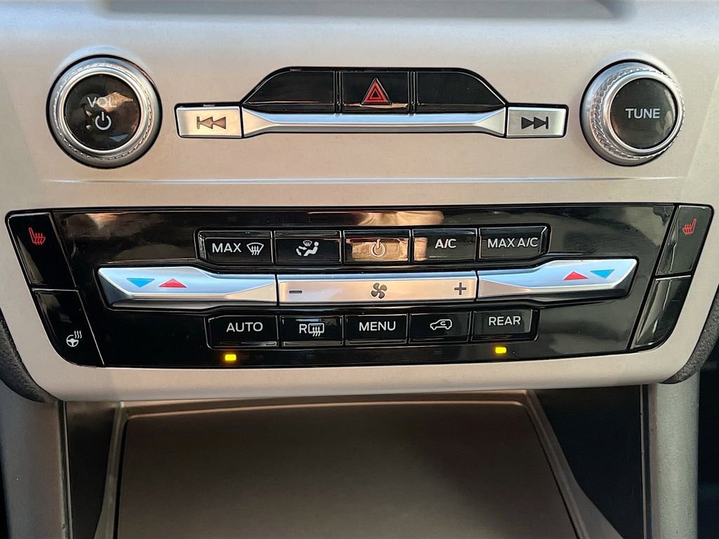 Used 2024 Ford Explorer XLT w/ Equipment Group 202A image 15