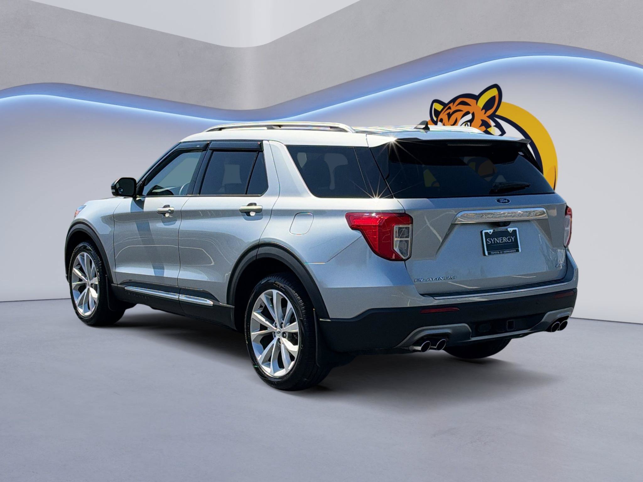 Used 2023 Ford Explorer Platinum w/ Technology Package AWD/4WD image 8