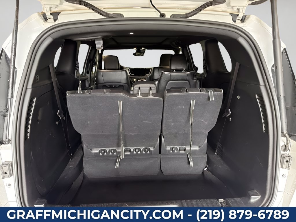 Used 2025 Chrysler Pacifica Limited FWD image 9