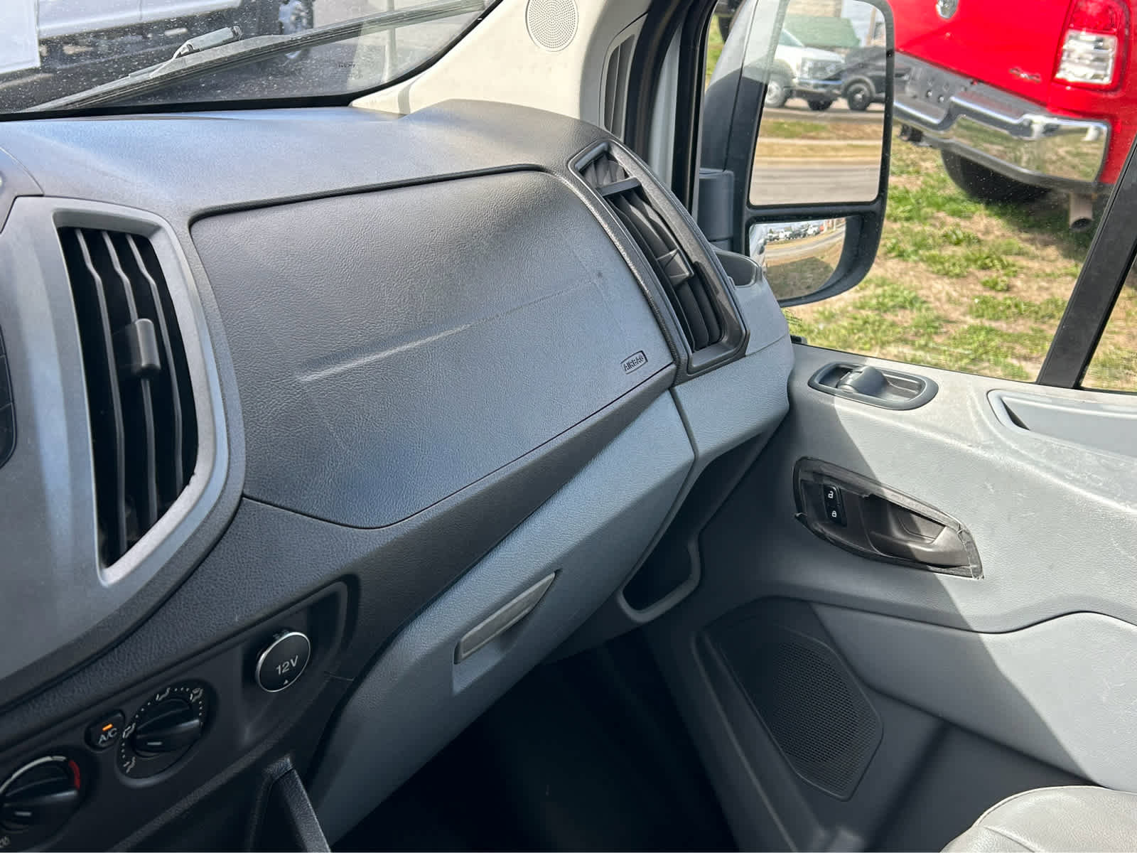 Used 2016 Ford Transit 250 130 Medium Roof image 28