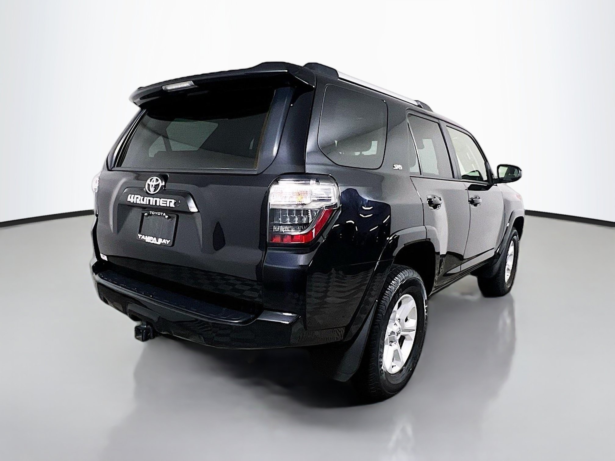 Used 2024 Toyota 4Runner SR5 AWD/4WD image 4