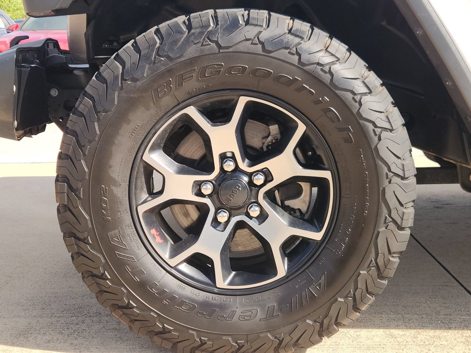 Used 2018 Jeep Wrangler Unlimited Sahara AWD/4WD image 11
