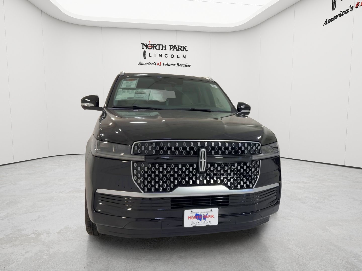 New 2026 Lincoln Navigator Premiere AWD/4WD image 4