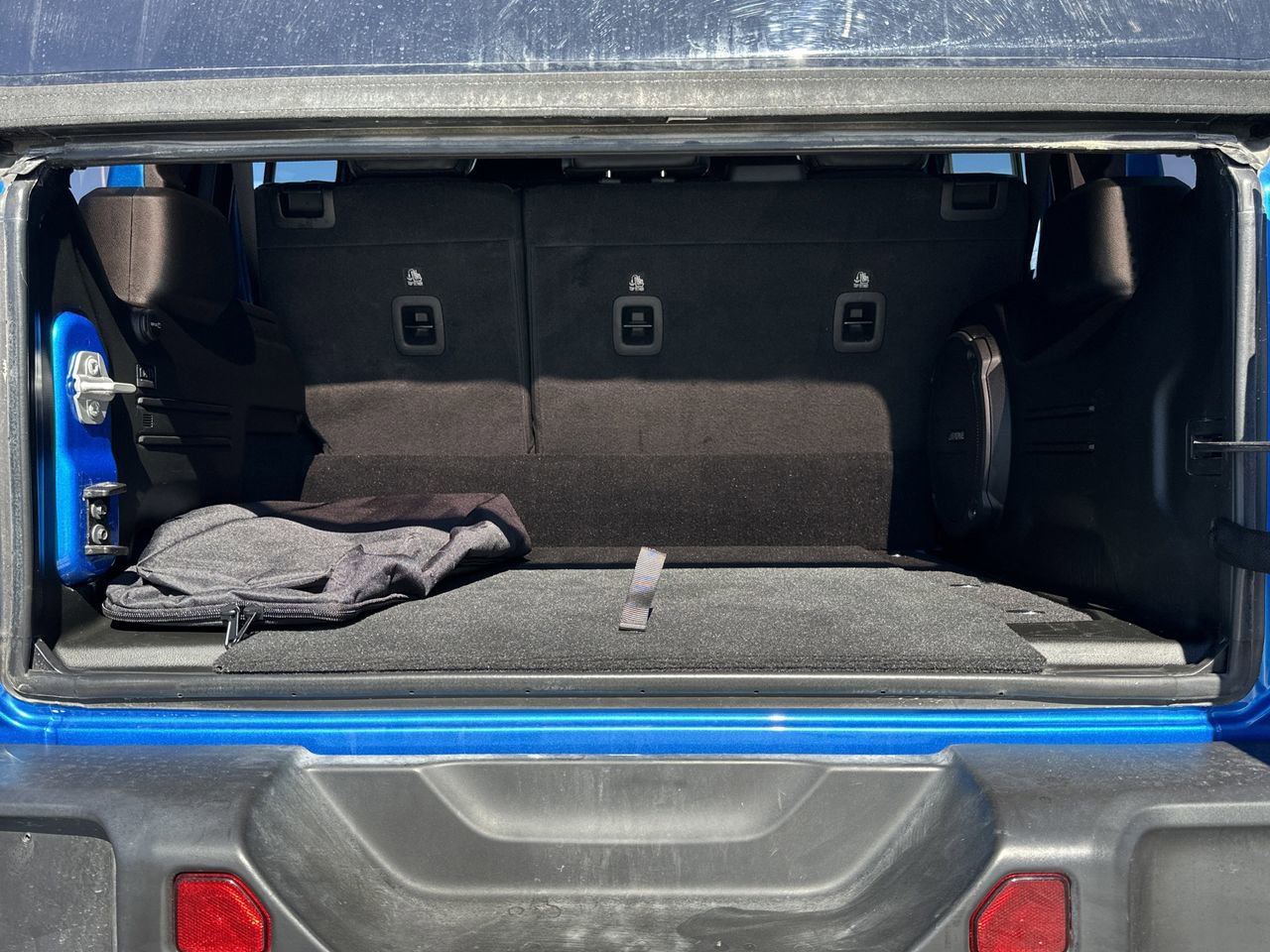 Used 2024 Jeep Wrangler Unlimited Sahara w/ Technology Group image 27