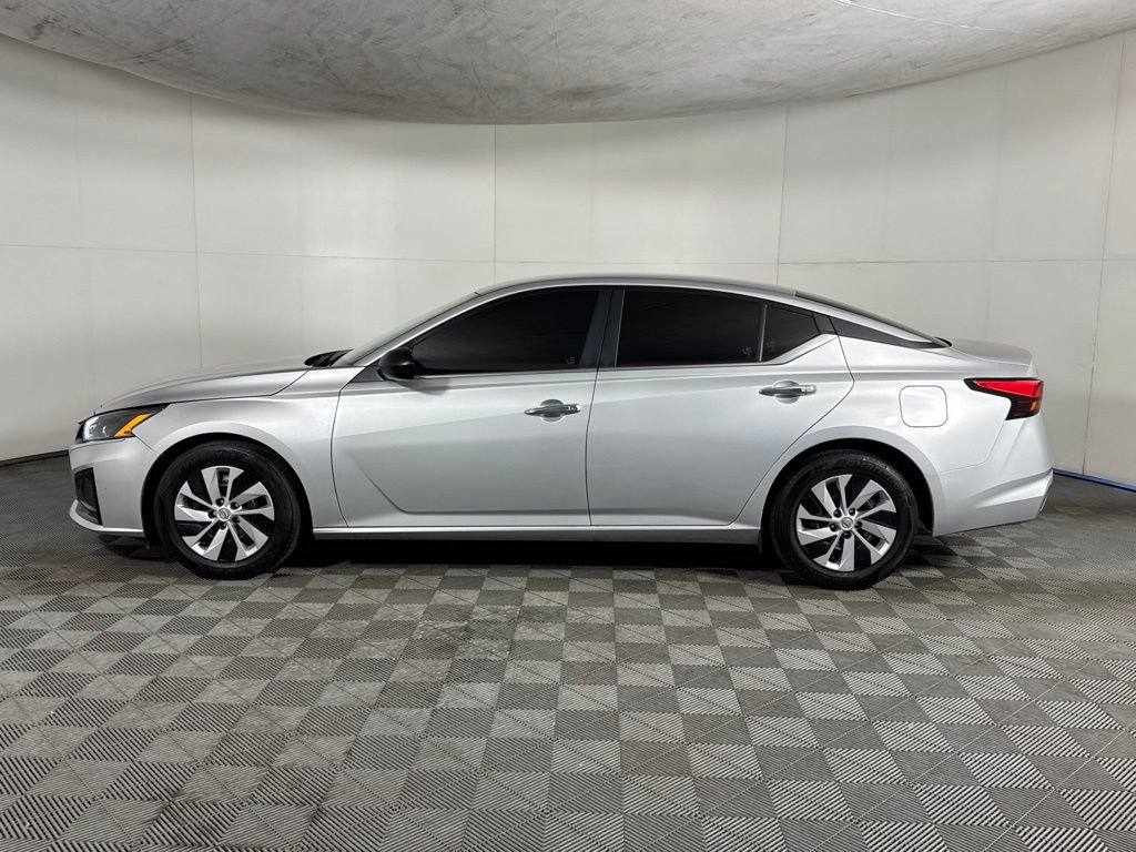 Used 2024 Nissan Altima 2.5 S FWD image 13