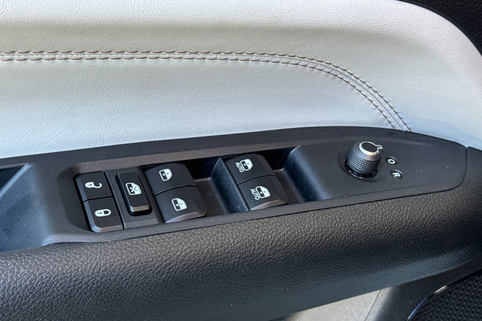 Used 2025 Jeep Compass Limited image 13