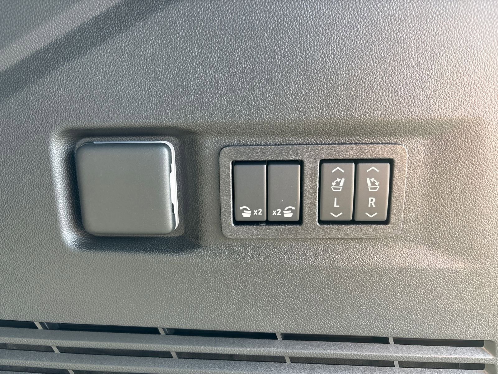 New 2026 GMC Yukon Denali w/ Denali Reserve Package image 36