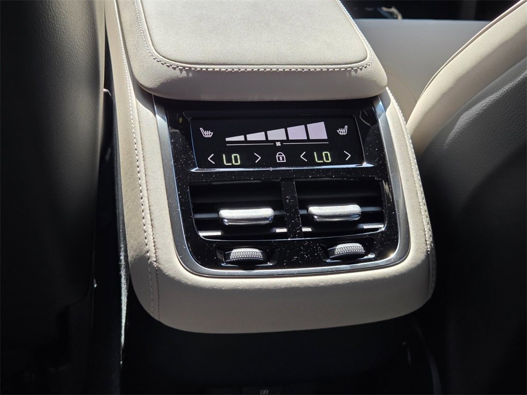 New 2026 Volvo XC90 B6 Plus w/ Protection Package Premier image 11