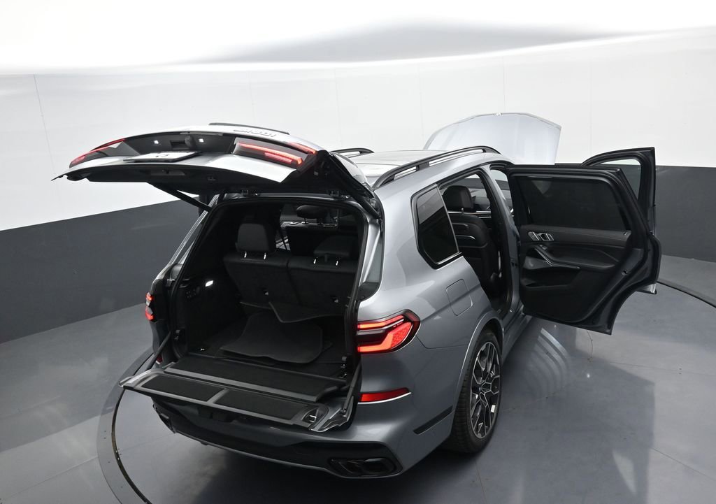 Used 2025 BMW X7 M60i w/ Executive Package image 43