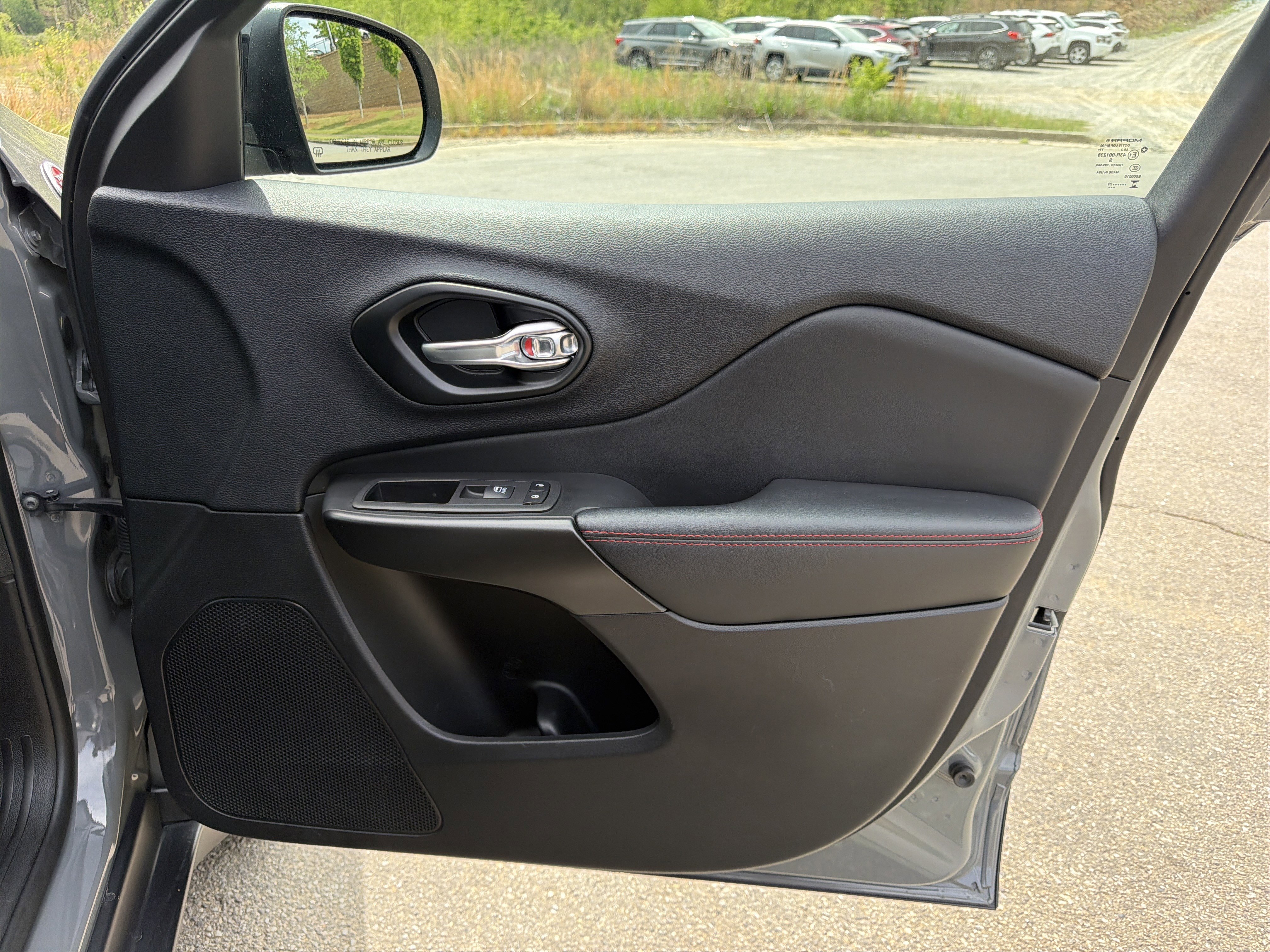 Used 2023 Jeep Cherokee Trailhawk image 14