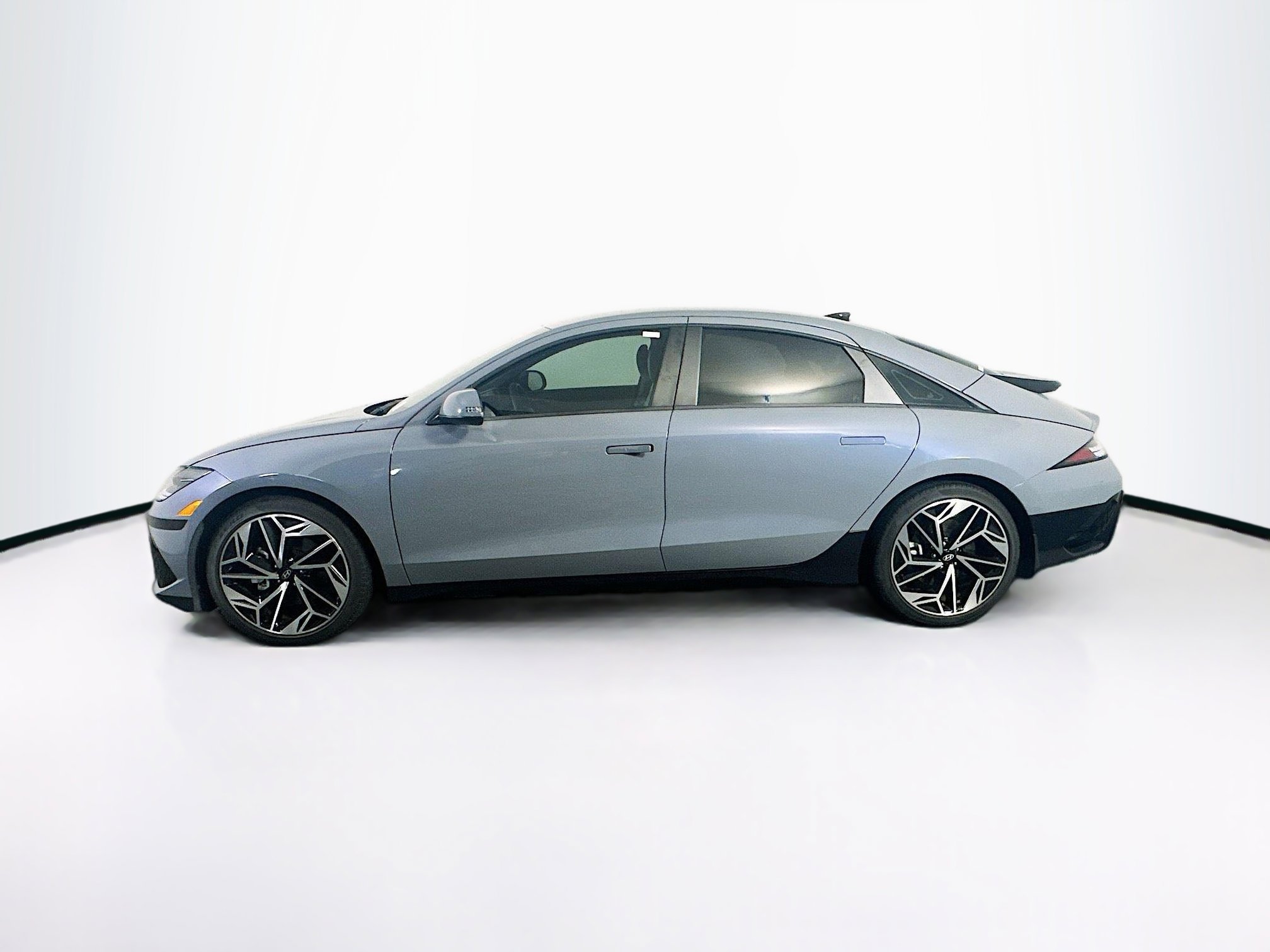 Used 2023 Hyundai Ioniq 6 SEL RWD image 4