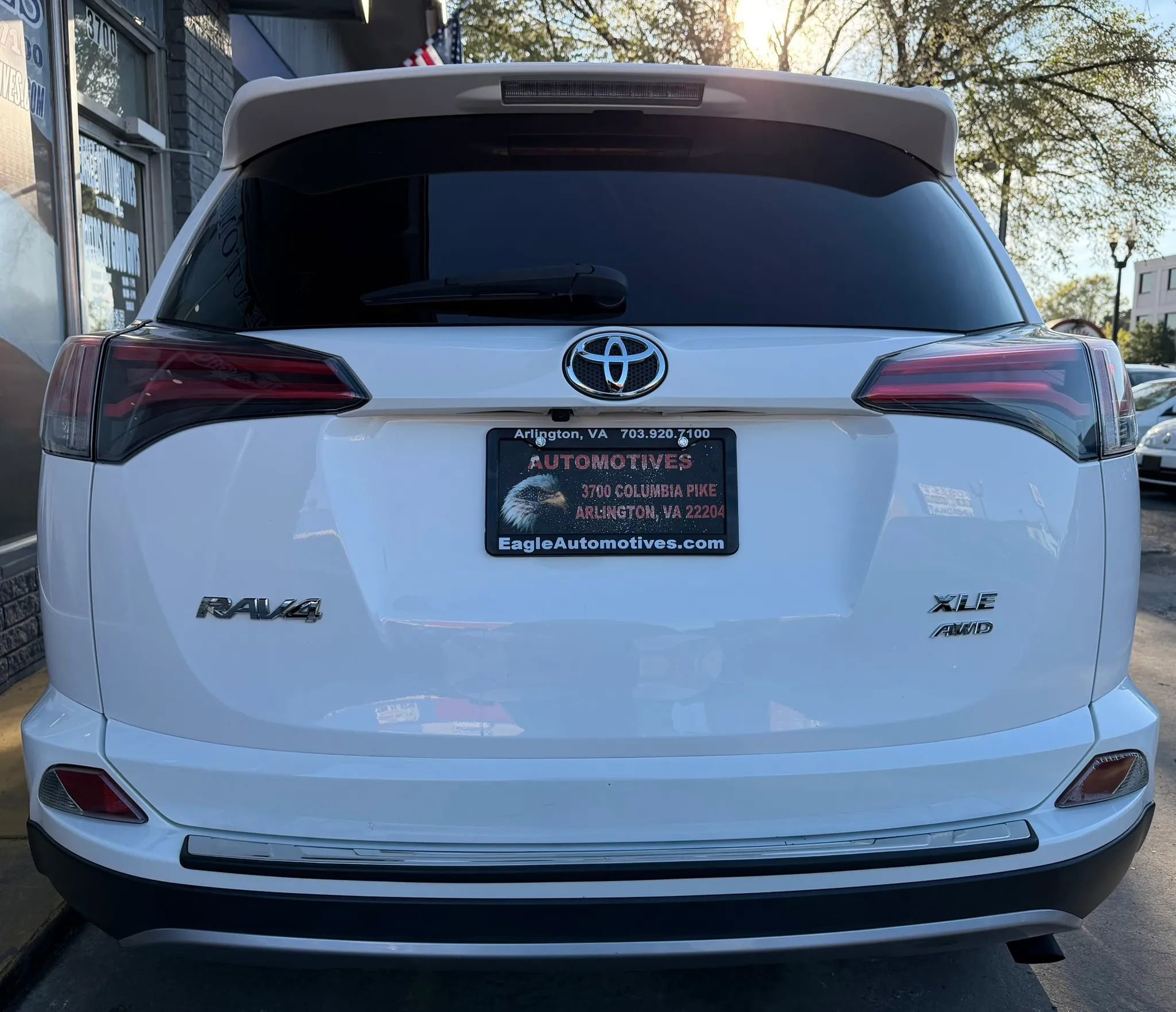 Used 2018 Toyota RAV4 XLE w/ Plus Extra Value Package image 4