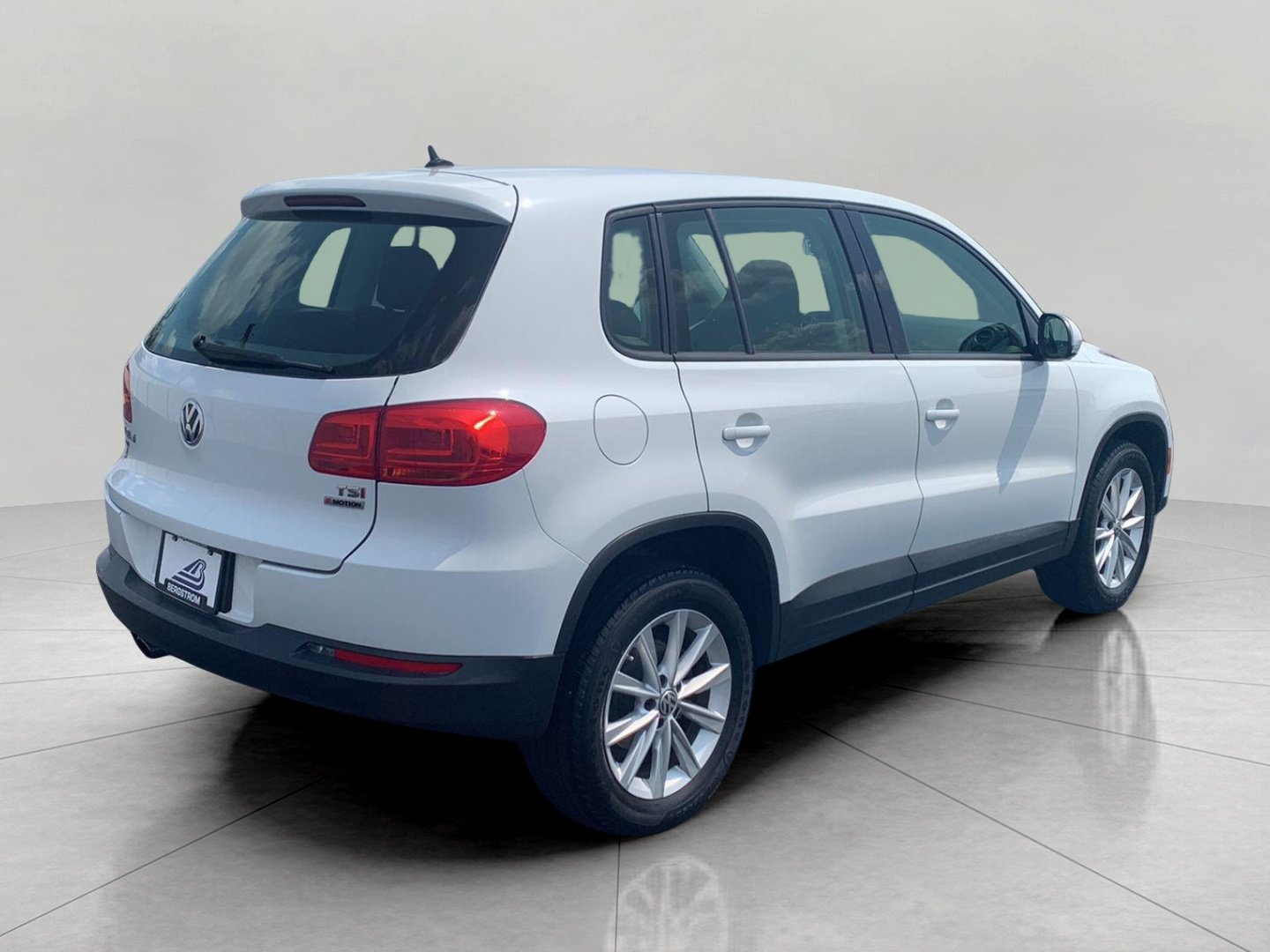 Used 2017 Volkswagen Tiguan Limited w/ Alloy Wheels Package AWD/4WD image 7