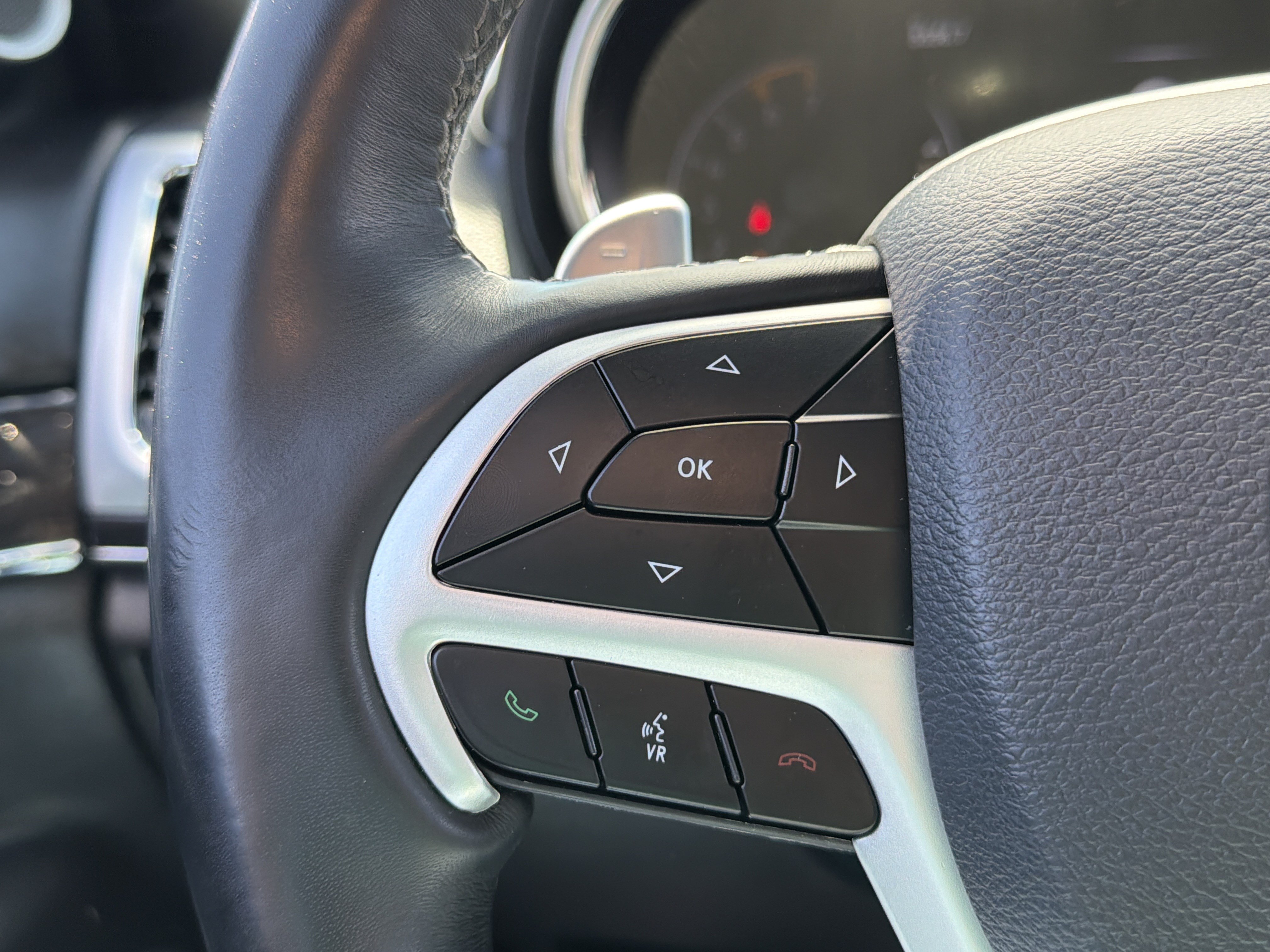Used 2019 Jeep Grand Cherokee Overland AWD/4WD image 22