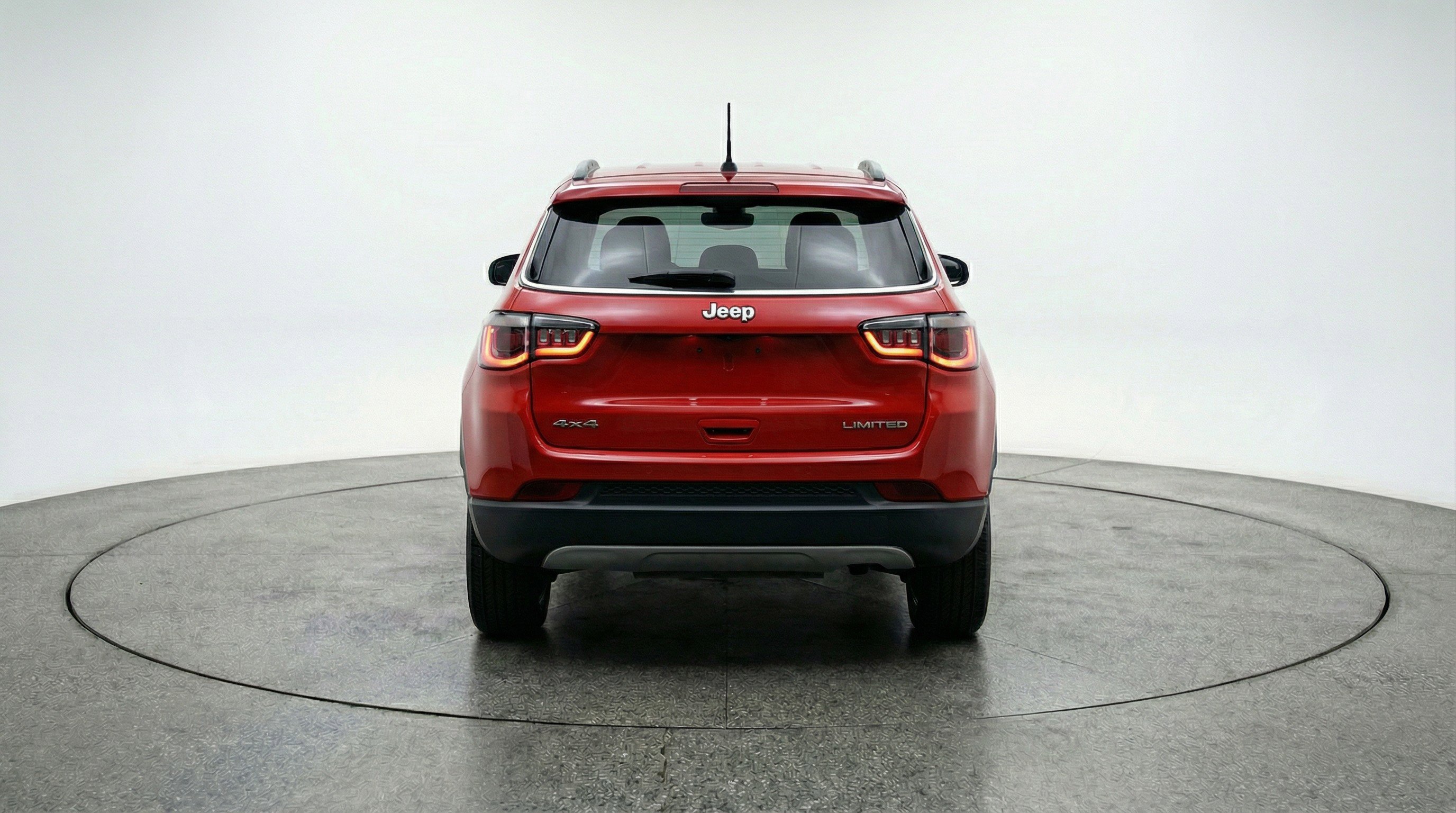 Used 2025 Jeep Compass Latitude image 7