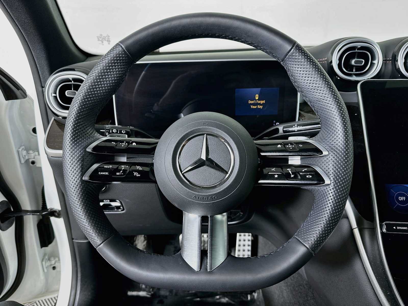 Used 2025 Mercedes-Benz GLC 300 image 11