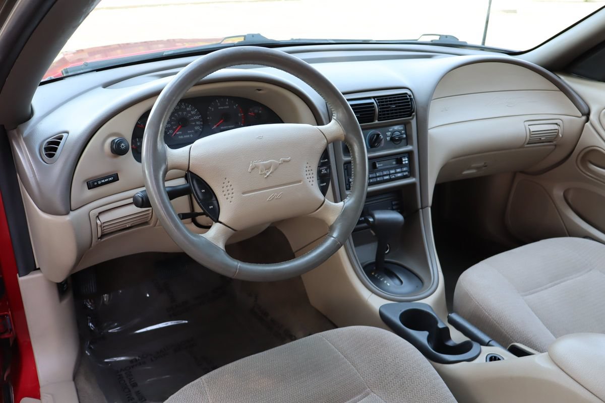 Used 1999 Ford Mustang Convertible RWD image 14