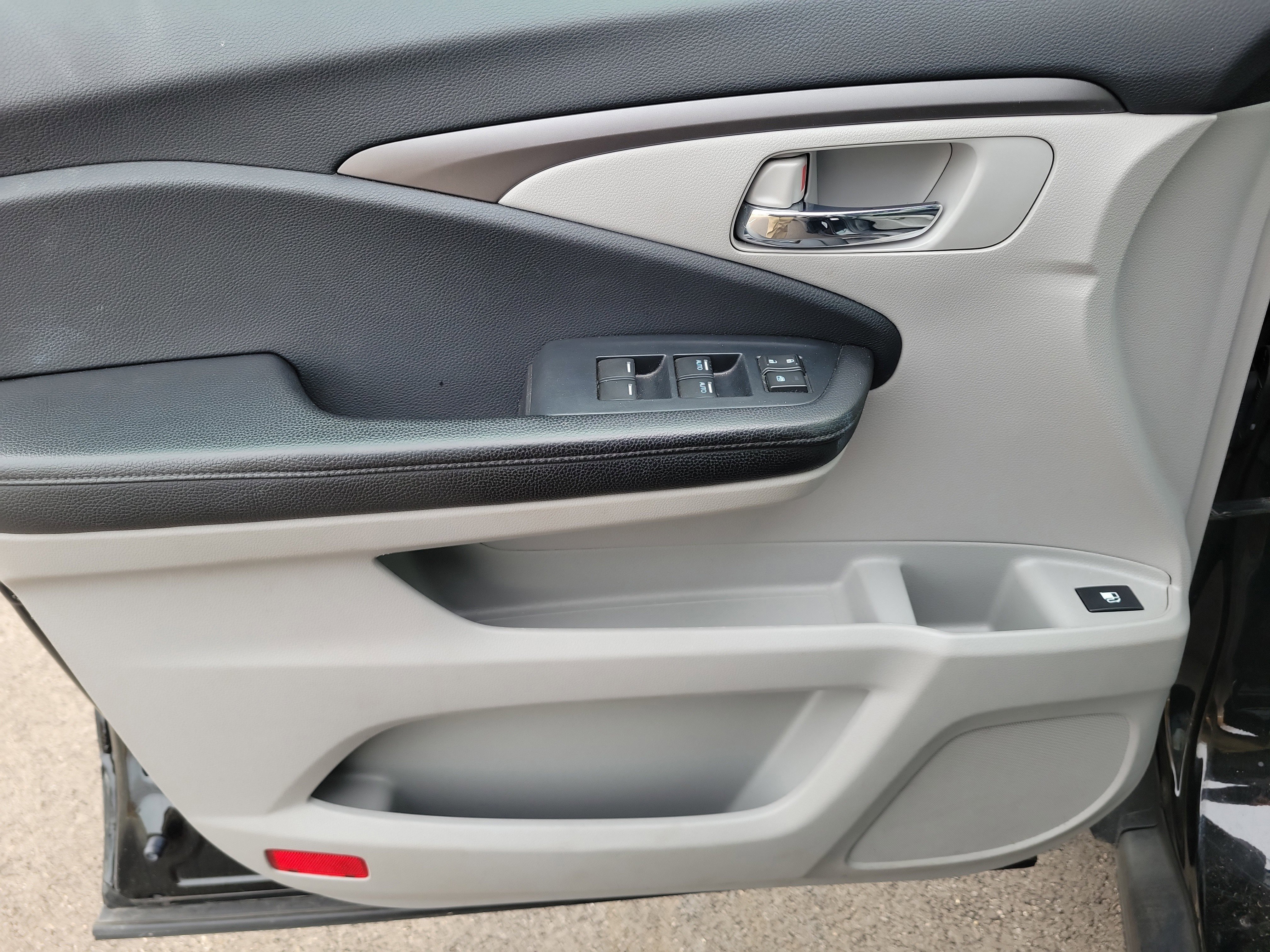 Used 2020 Honda Pilot LX image 17