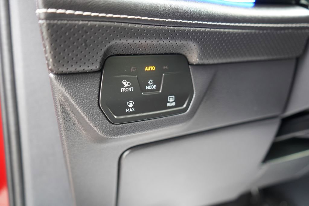 Used 2025 Volkswagen Atlas Cross Sport SEL R-Line image 31