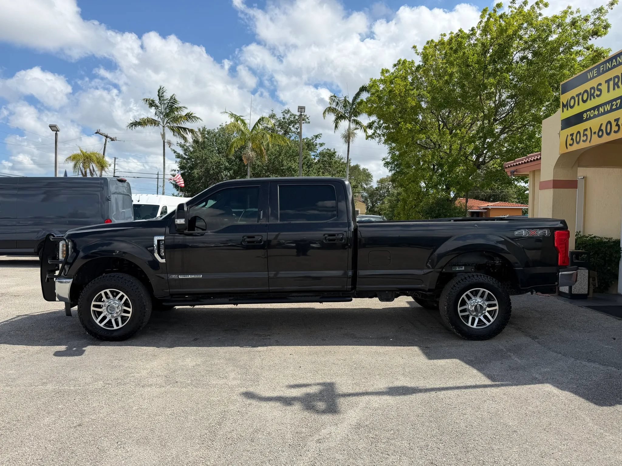 Used 2019 Ford F250 4x4 SuperCrew Lariat w/ Camper Package image 3