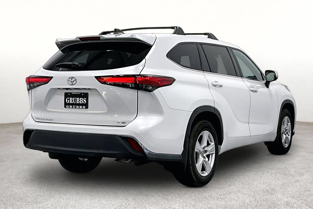 Used 2023 Toyota Highlander L AWD/4WD image 2