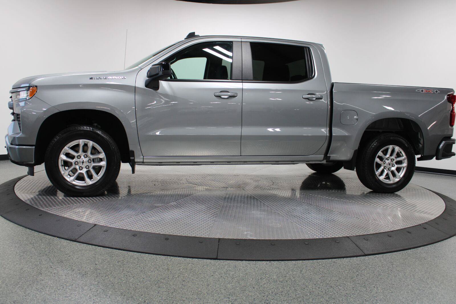 Used 2026 Chevrolet Silverado 1500 RST AWD/4WD image 5