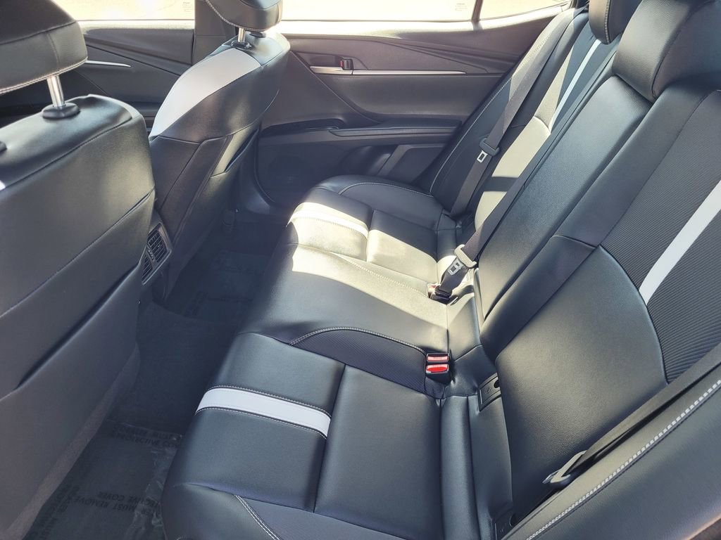 Used 2025 Toyota Camry SE w/ Convenience Package image 7