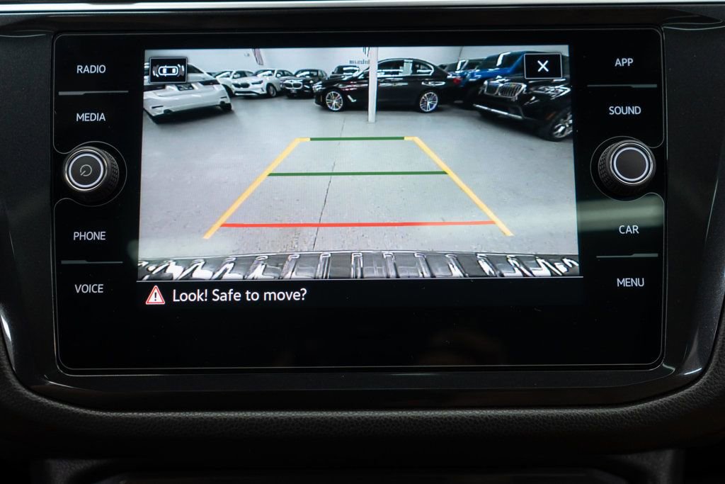 Used 2024 Volkswagen Tiguan SE w/ Panoramic Sunroof Package AWD/4WD image 19