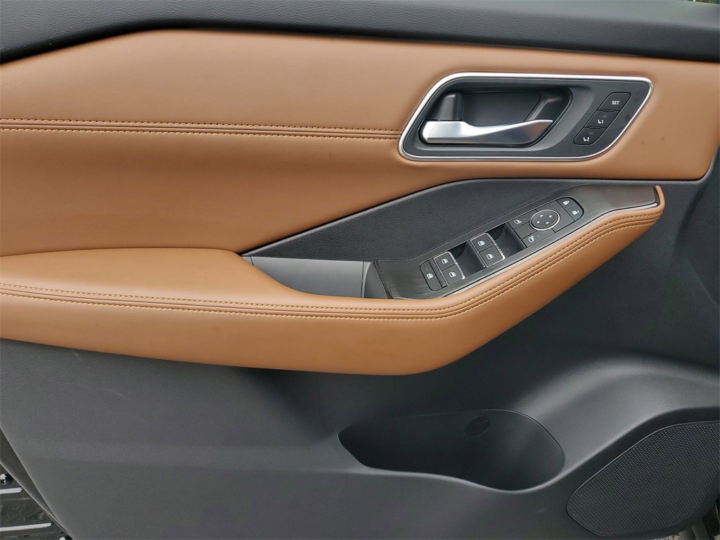 Used 2026 Nissan Rogue Platinum w/ Platinum Premium Package image 20