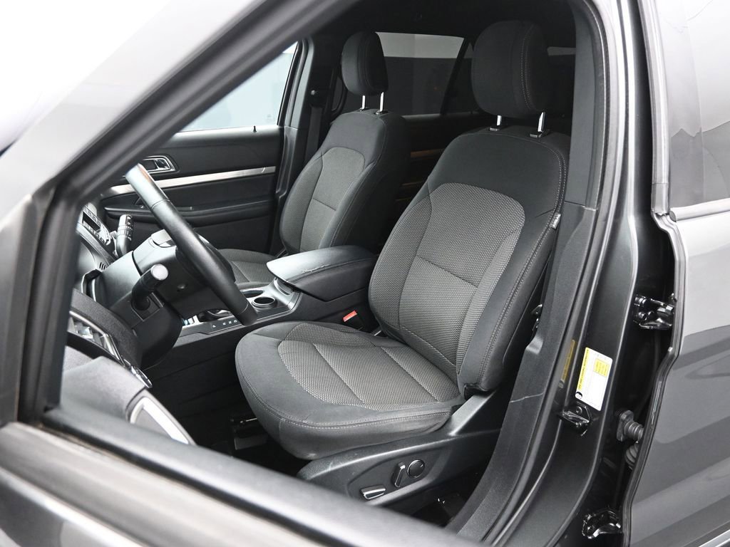 Certified 2018 Ford Explorer XLT image 9