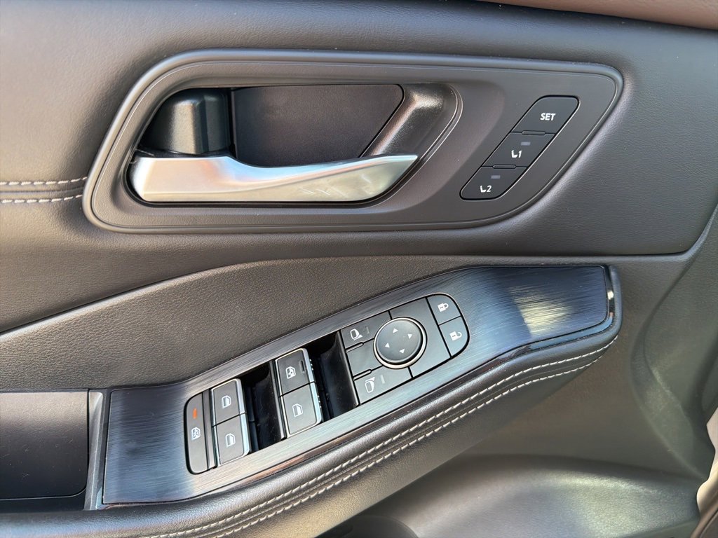 Used 2023 Nissan Rogue SL w/ SL Premium Package image 19