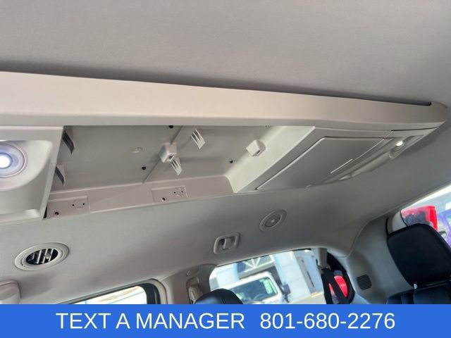 Used 2015 Chrysler Town & Country Touring FWD image 27