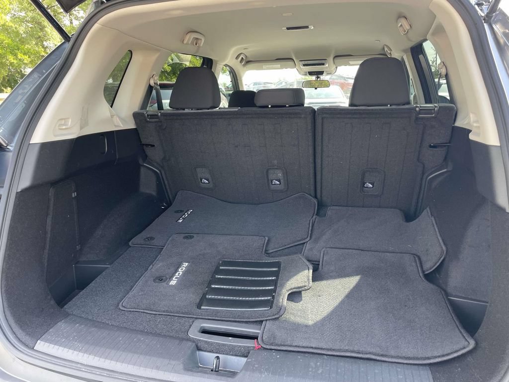 Used 2023 Nissan Rogue SV FWD image 11