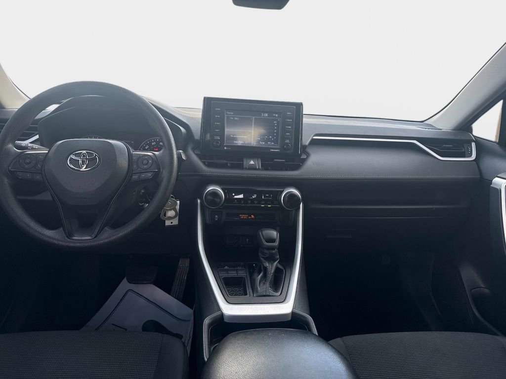 Used 2021 Toyota RAV4 LE image 13