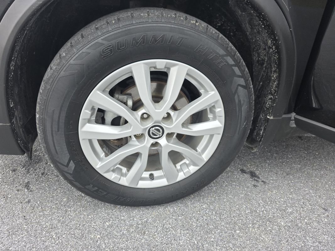 Used 2020 Nissan Rogue SV image 32