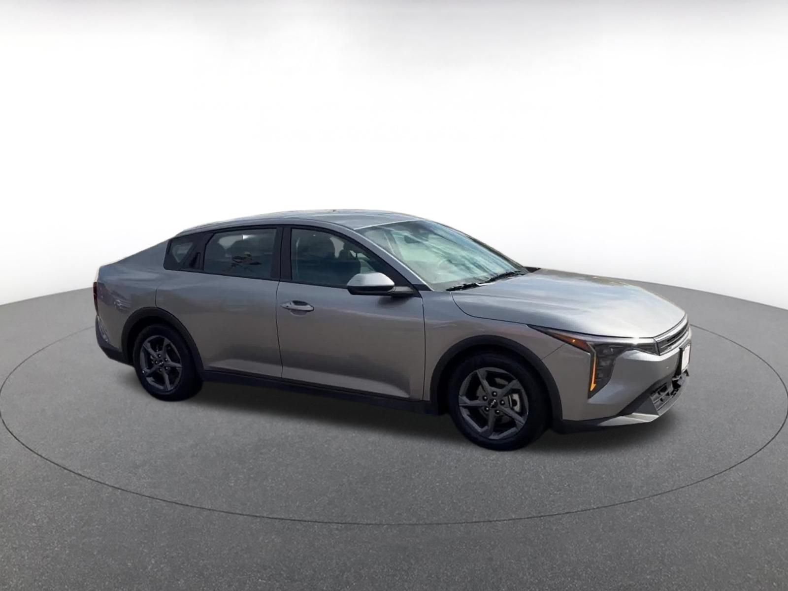 Used 2025 Kia K4 FWD image 2