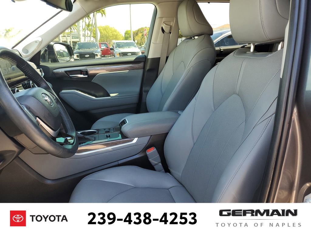 Used 2024 Toyota Highlander Limited image 19
