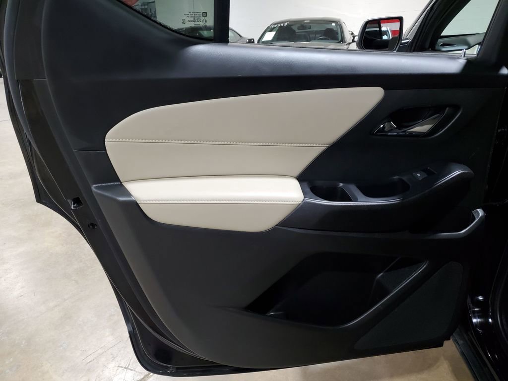 Used 2022 Chevrolet Traverse LT image 25