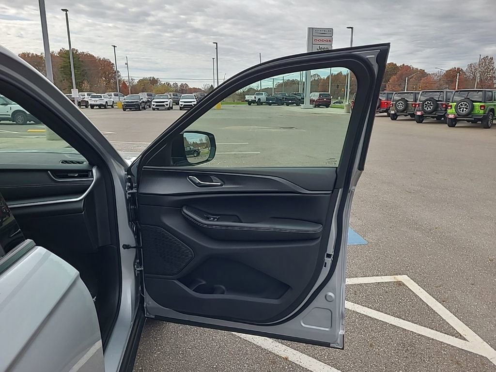 New 2025 Jeep Grand Cherokee 4WD image 35